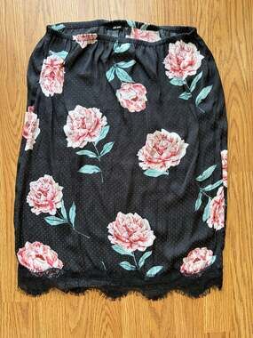 Y2K Wet Seal Black Floral Lace Trim Skirt Medium, Whimsygoth, 2000s